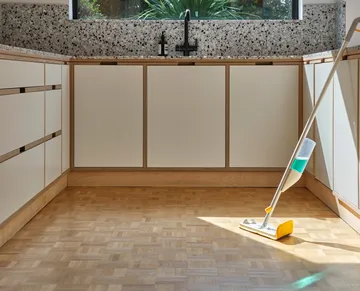 Cleantech 2-in-1 lattiamoppi, jossa skrubbi - Vaalea kivi - Joseph Joseph