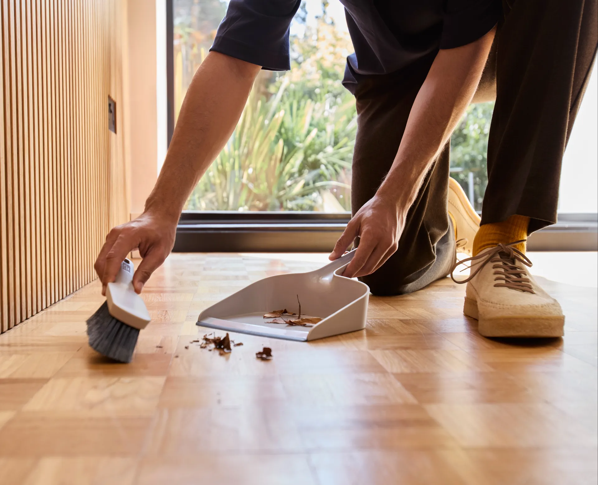 Cleantech seinäkiinnitteinen roskaharja ja rikkalapio, Kivi Joseph Joseph