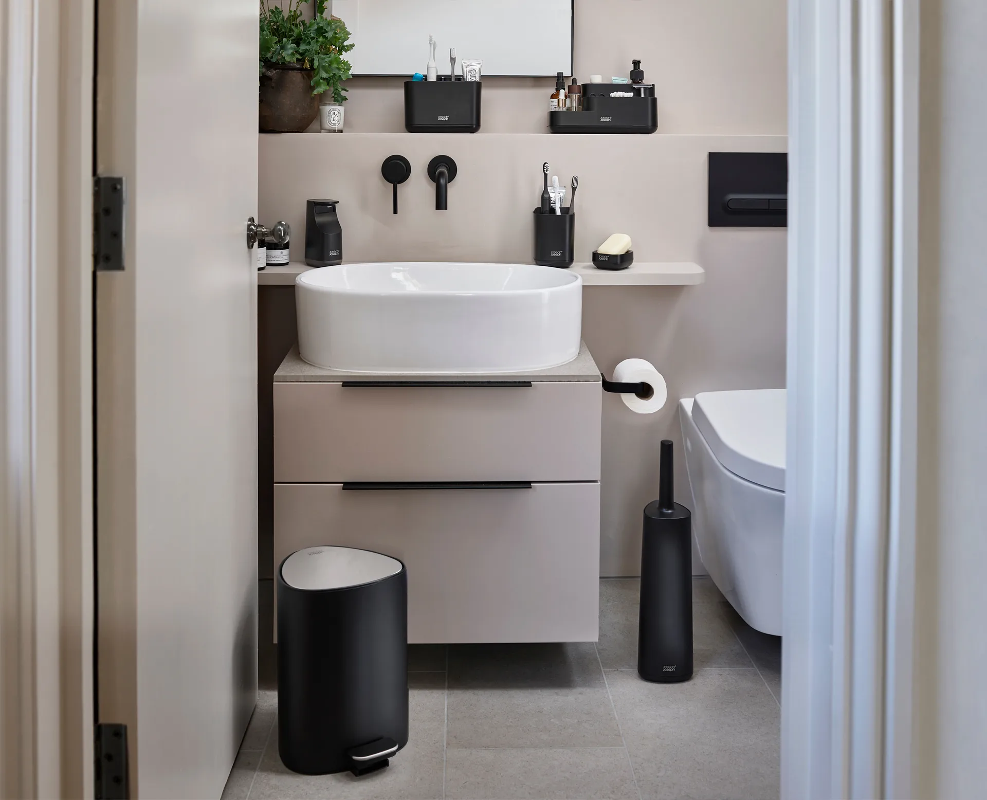 Easystore pesuallasta järjestävä 24,8 cm, Musta Joseph Joseph