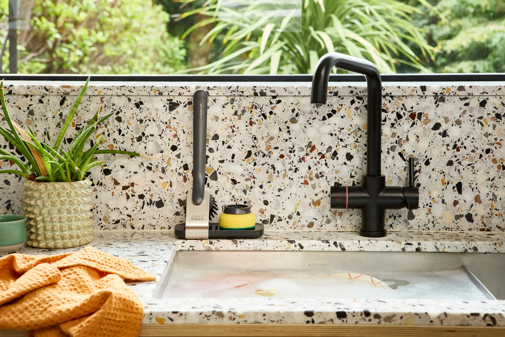 Joseph Joseph Sinktech tiskiharja suuri terästelineellä, Harmaa Joseph Joseph