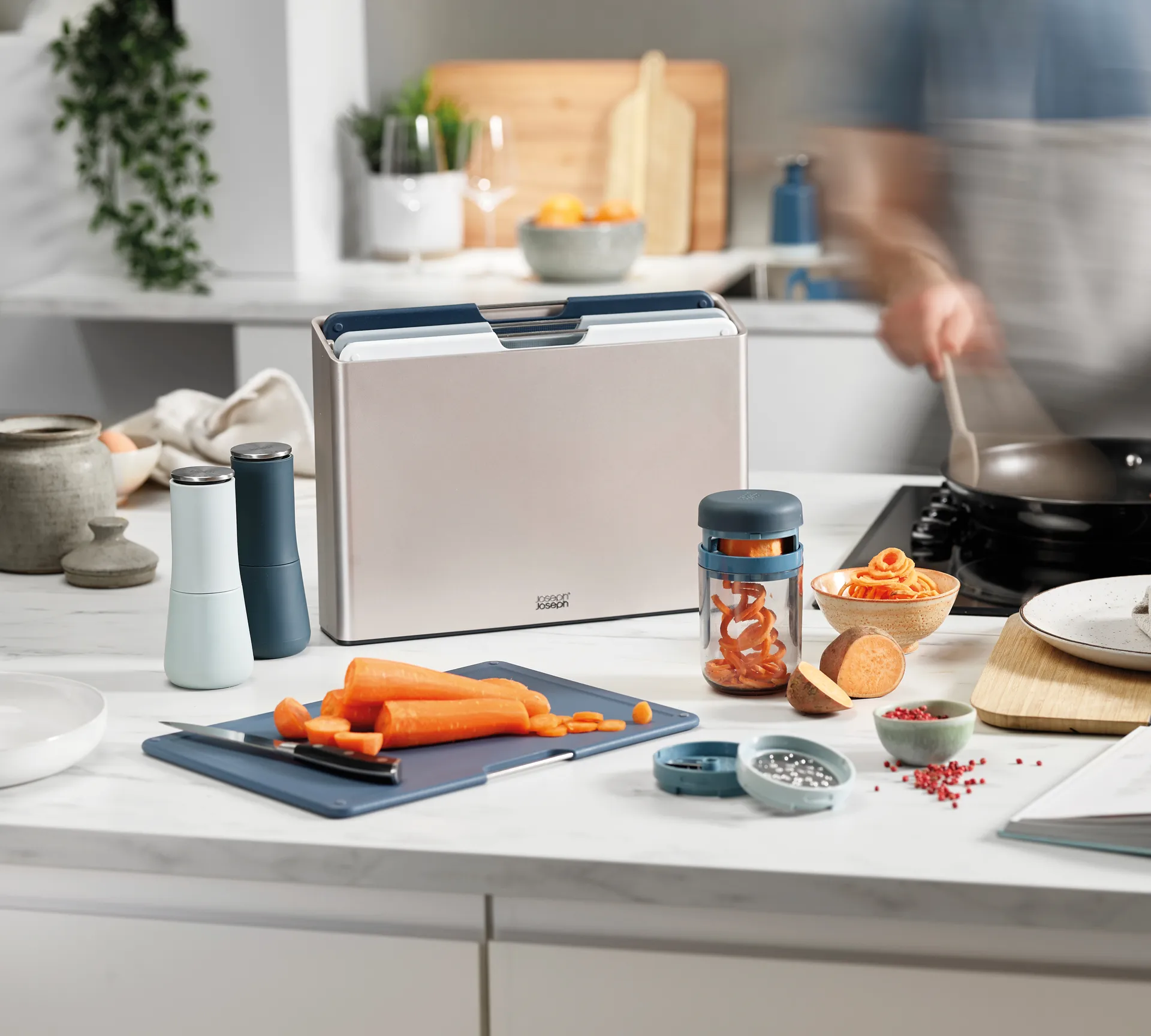 Milltop editions suola- ja pippurimylly 16,9 cm, Sininen Joseph Joseph