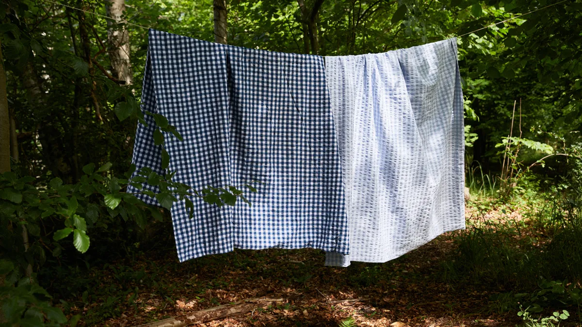 Bæk&Bølge pussilakanasetti 220x220 cm, Tummansininen-valkoinen Juna