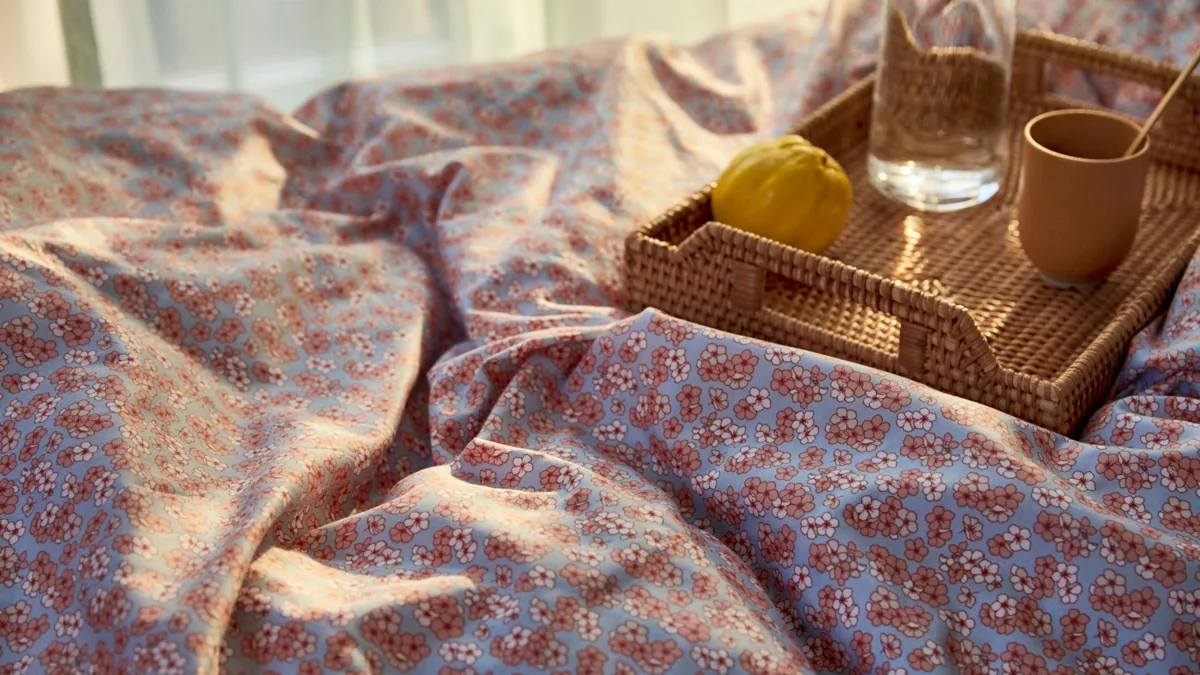 Pleasantly vuodevaatesetti 220x220 cm, Vaaleansininen-ruusu Juna