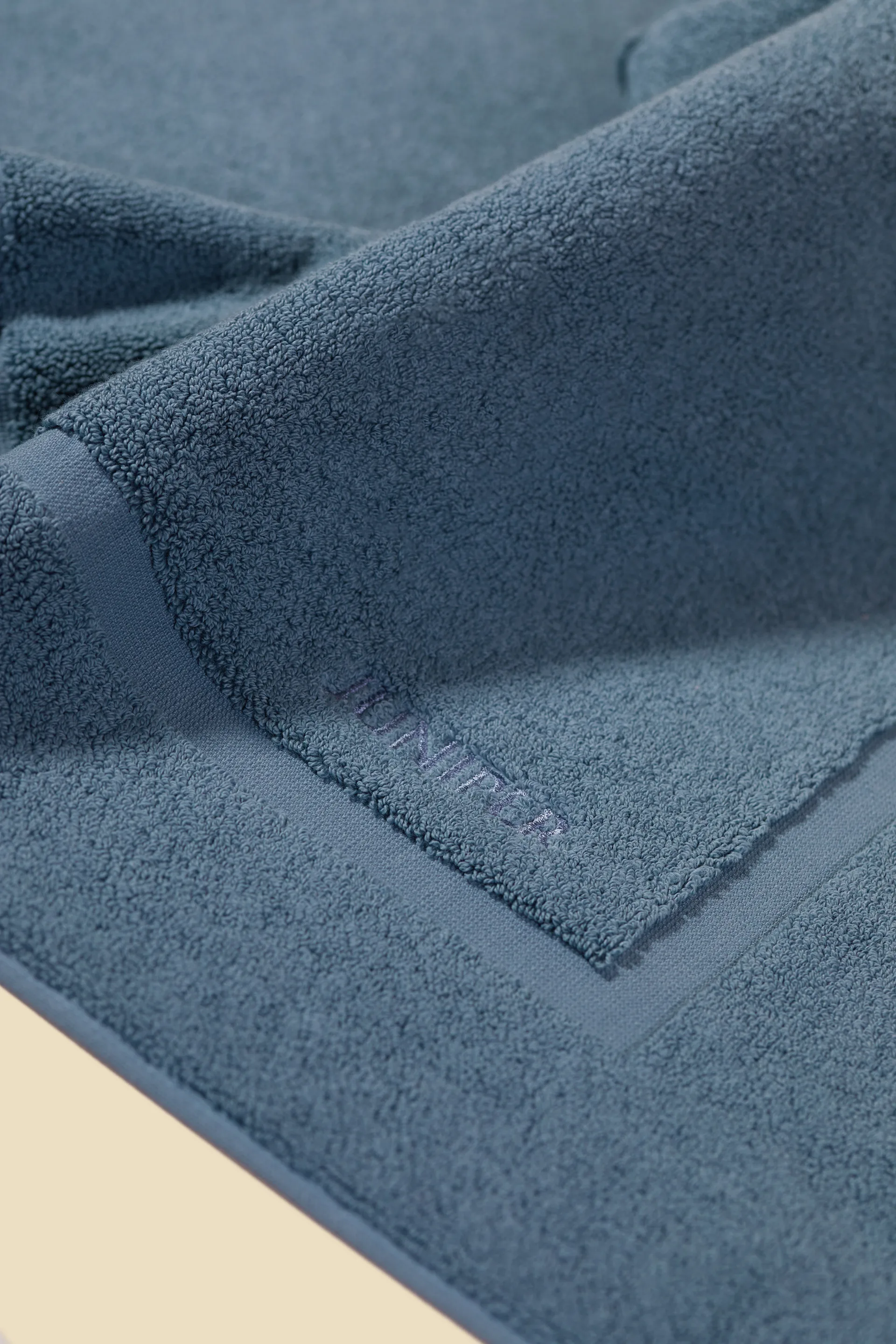 Juniper kylpyhuoneen matto 50 x 80 cm, North Sea Blue Juniper