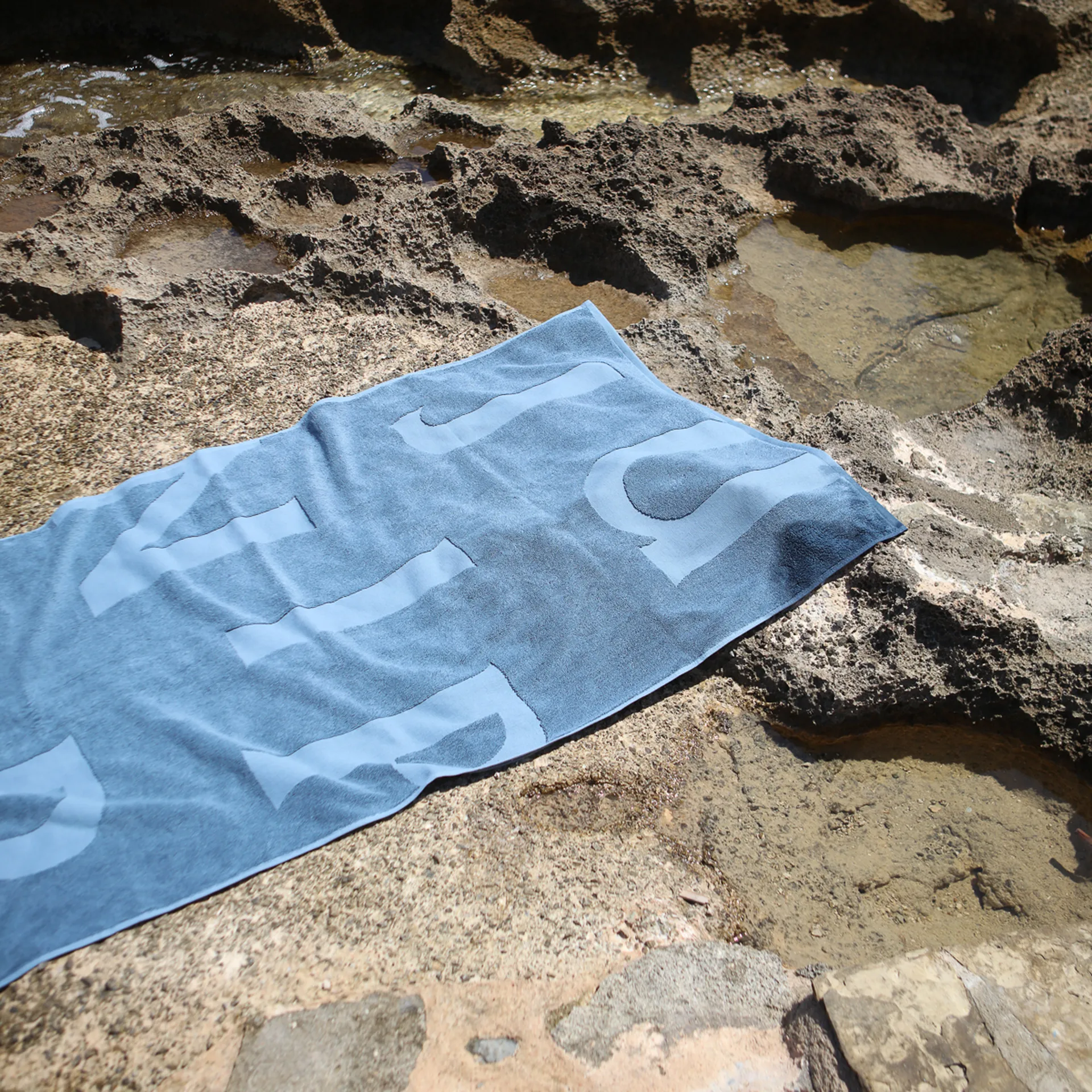 Juniper rantapyyhe 85 x 160 cm, North Sea Blue Juniper