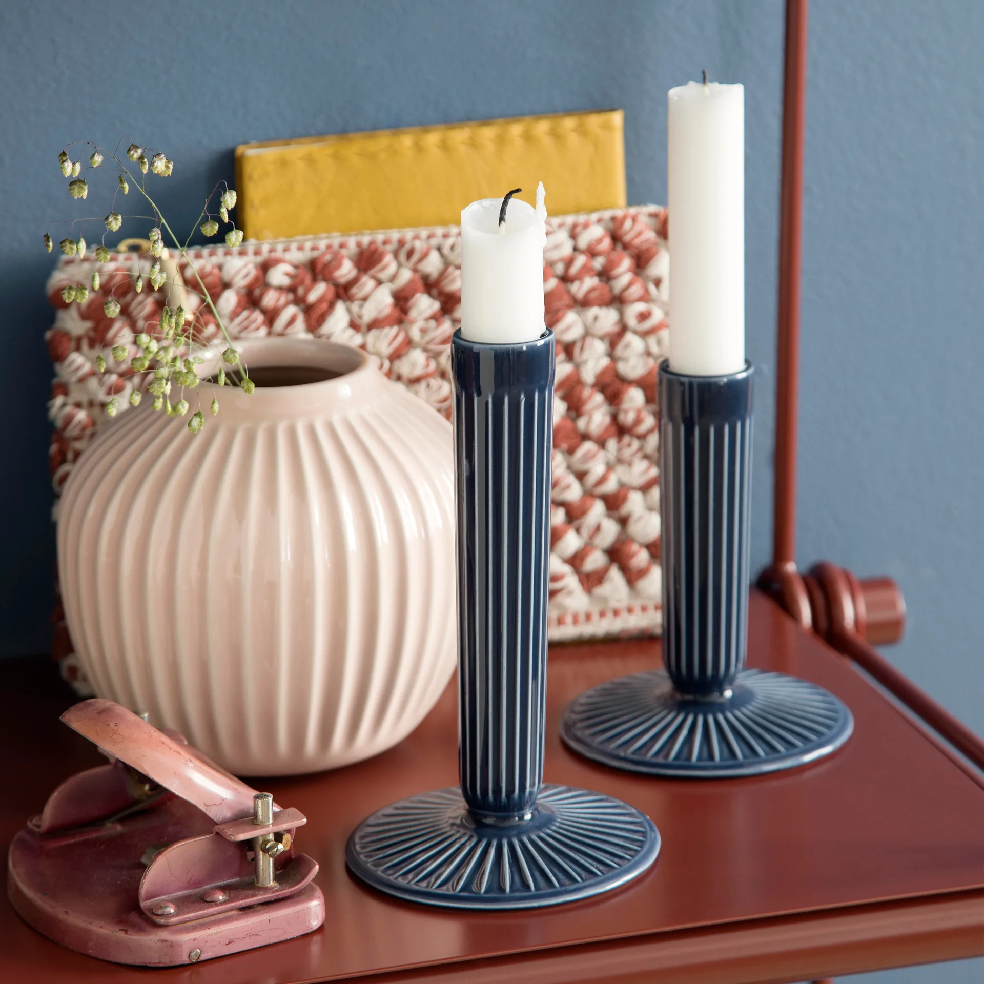 Hammershøi kynttilänjalka, 17 cm, indigo Kähler