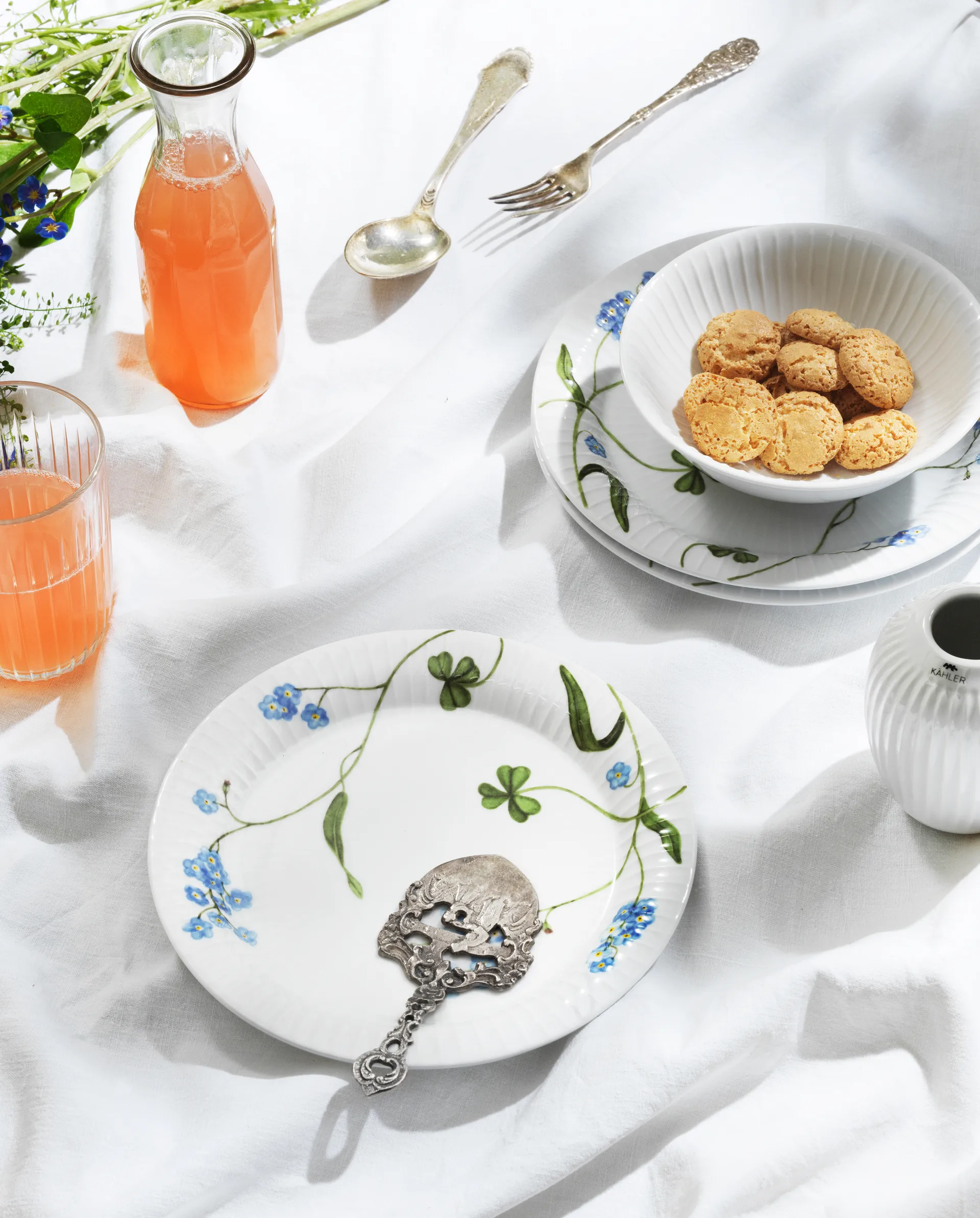 Hammershøi Summer Lautanen Ø22 cm, Forget me not Kähler