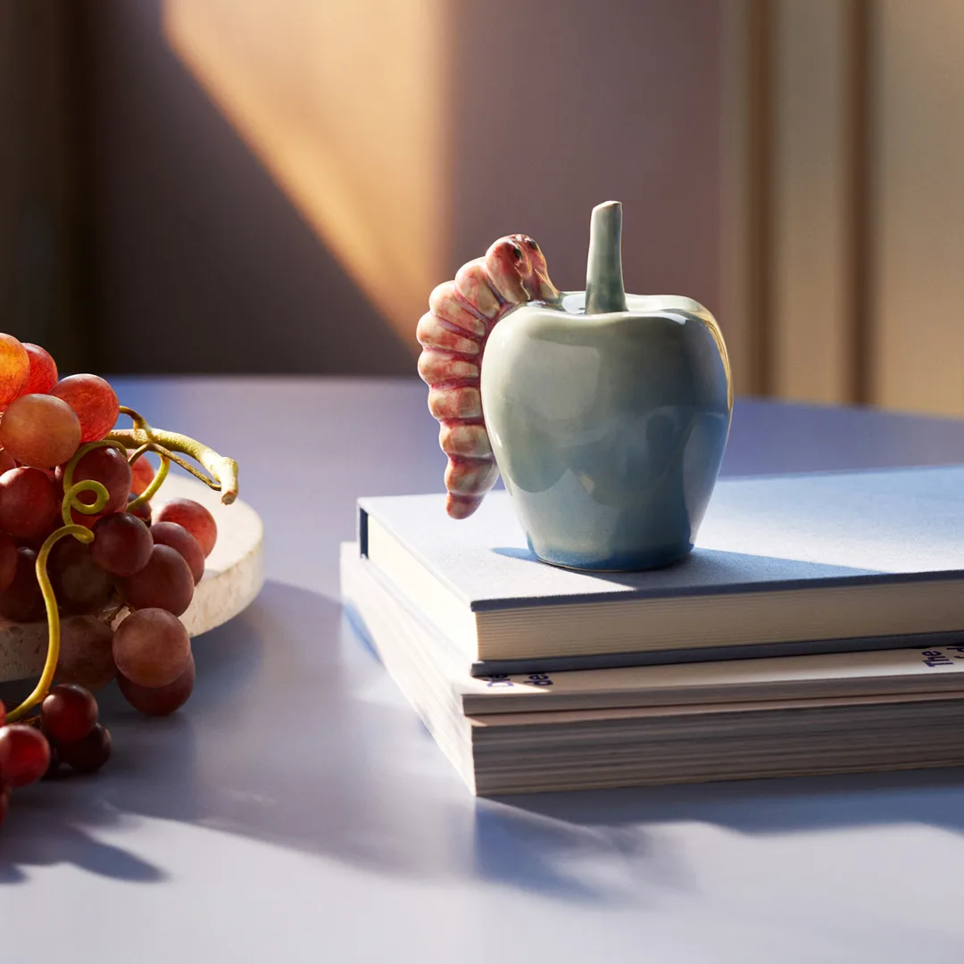 Poppery omena toukkakoristeella, Mint-pink Kähler