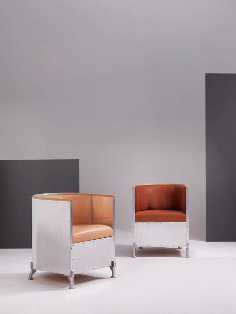 Alumiininen nojatuoli mattahiottu, Nahka Tärnsjö musta-pähkinä Källemo