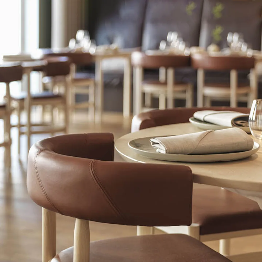 Botero käsinojallinen tuoli, Nahka Tärnsjö 8420 vihreä vihreä askelpöytä Källemo