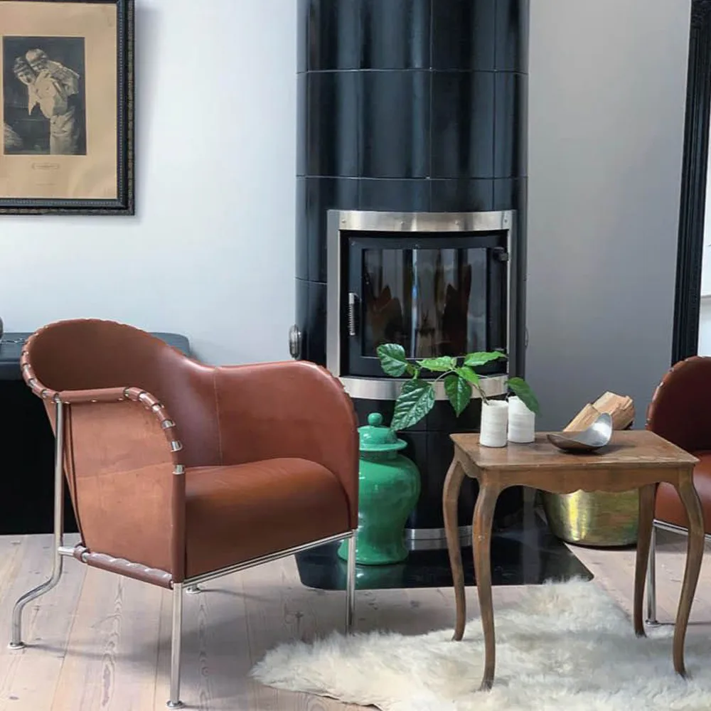 Bruno nojatuoli, Nahkainen luonnon-kuparinen jalusta Källemo