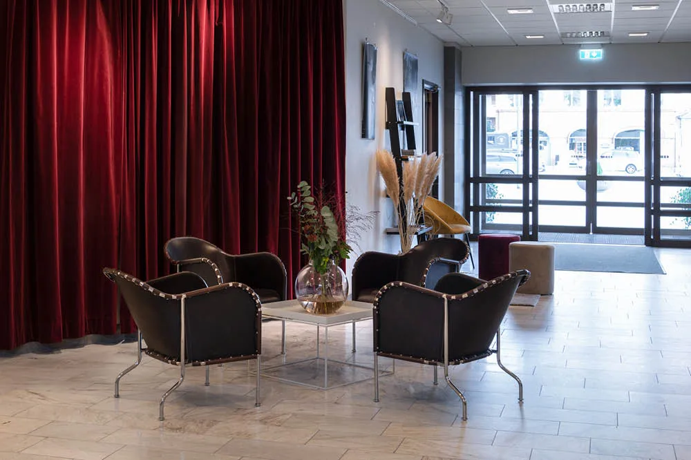 Bruno nojatuoli, Ydinnahka 9208 cigarrinruskea krom Källemo