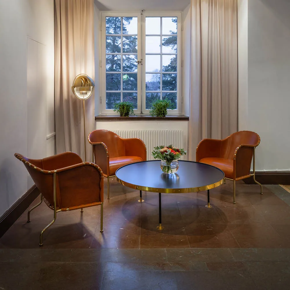 Bruno nojatuoli, Ydinnahka konjak messinkijalusta Källemo