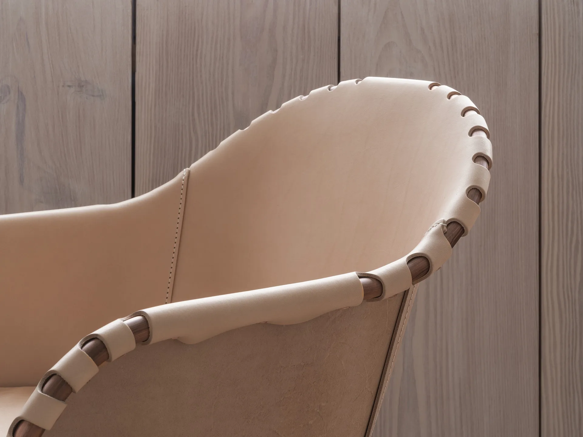 Ingo nojatuoli, Sikariruskea mattakromi Källemo