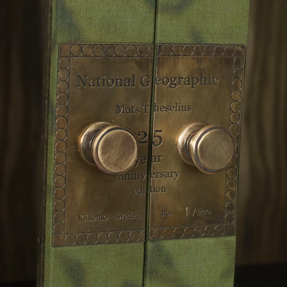 National Geographic 25 vuotta kirjahylly, Vihreä/messinki liinakangas 2 laatikkoa Källemo