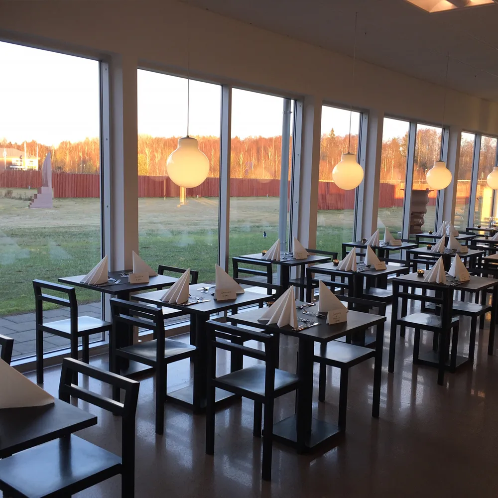 Non-tuoli, Musta, puhdas kumi Källemo