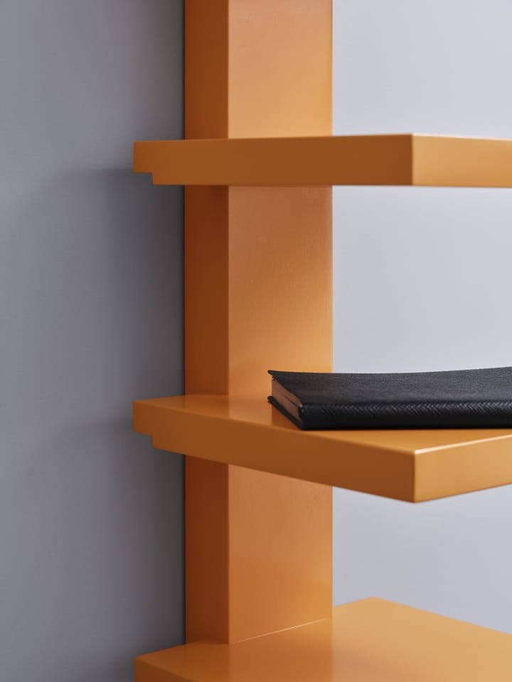 Pilaster seinähylly, Tyrni korkeakiilto Källemo