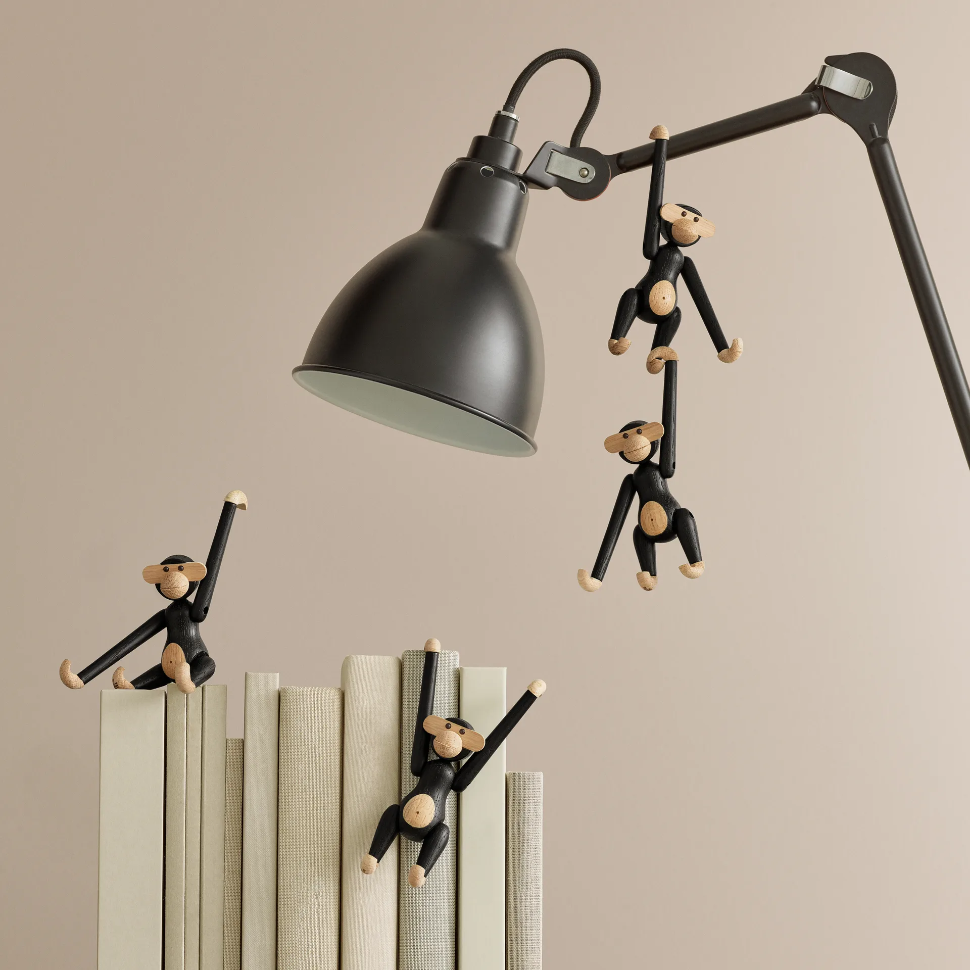 Kay Bojesenin pieni apina, Tummaksi petsattu tammi Kay Bojesen Denmark