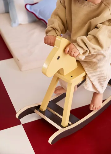 Kid's Concept keinuhevonen - hunajankeltainen - Kid's Concept