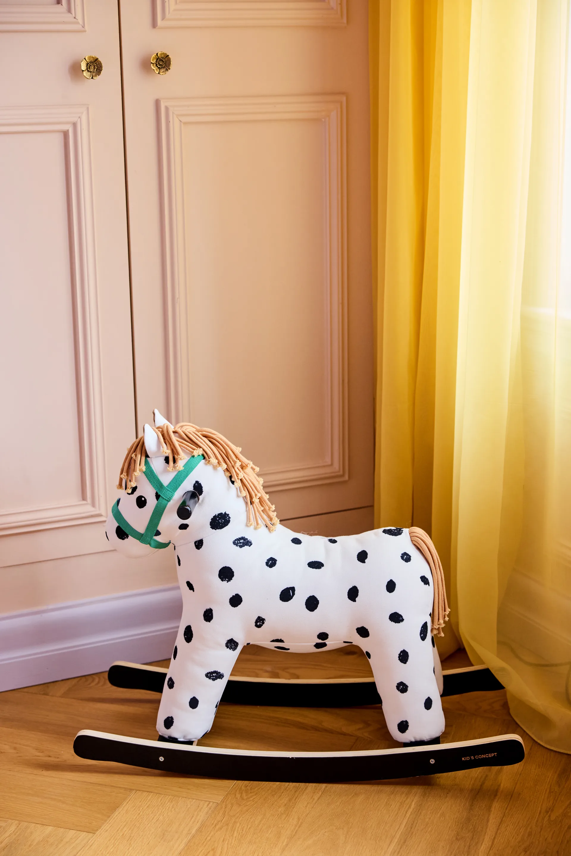 Pippi keinuhevonen, Valkea musta Kid's Concept