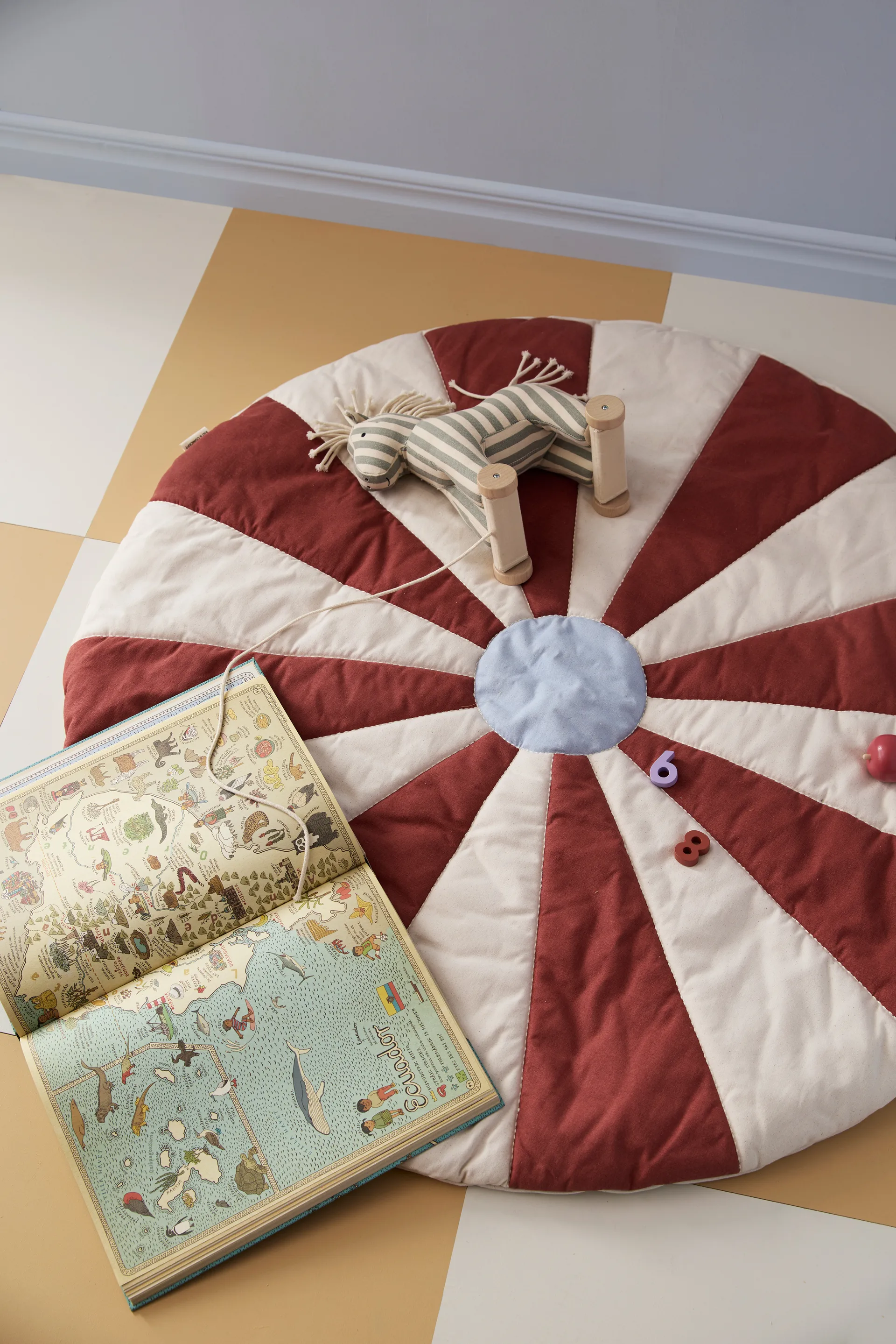 Sirkus leikkimatto, Punainen, Ø112×2 cm Kid's Concept