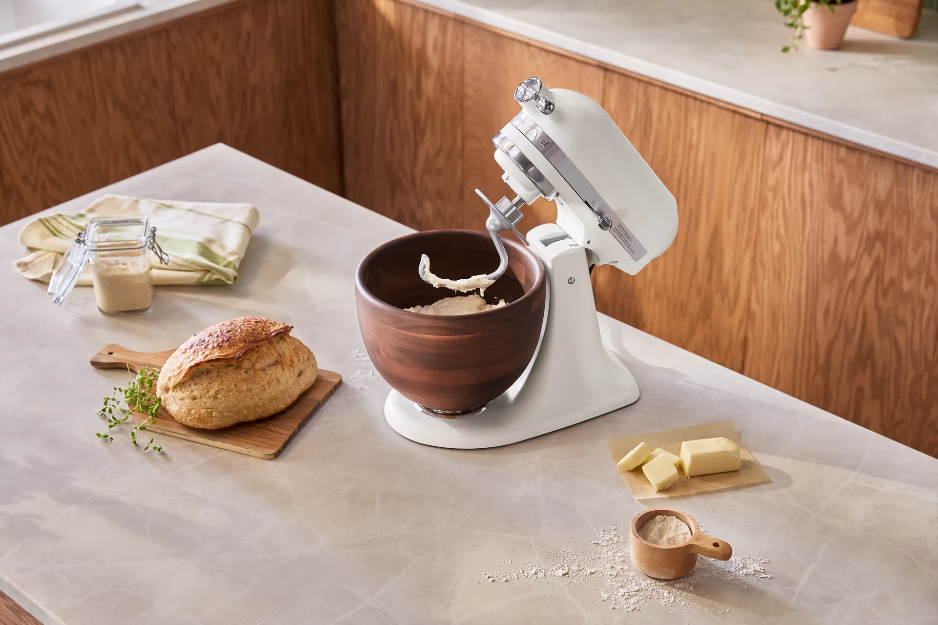 Artisan 5KSM156-keittiökone puukulholla 4,7 l, Porcelain white-walnut KitchenAid