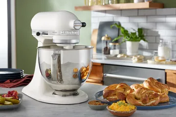 Artisan 5KSM175 keittiökone lisävarusteilla 4,8 L - Posliininvalkoinen - KitchenAid