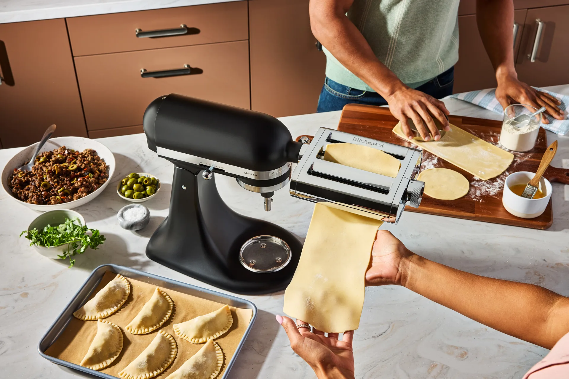 KitchenAid 3-in-1 pastalisäosa yleiskoneeseen, Metalli KitchenAid