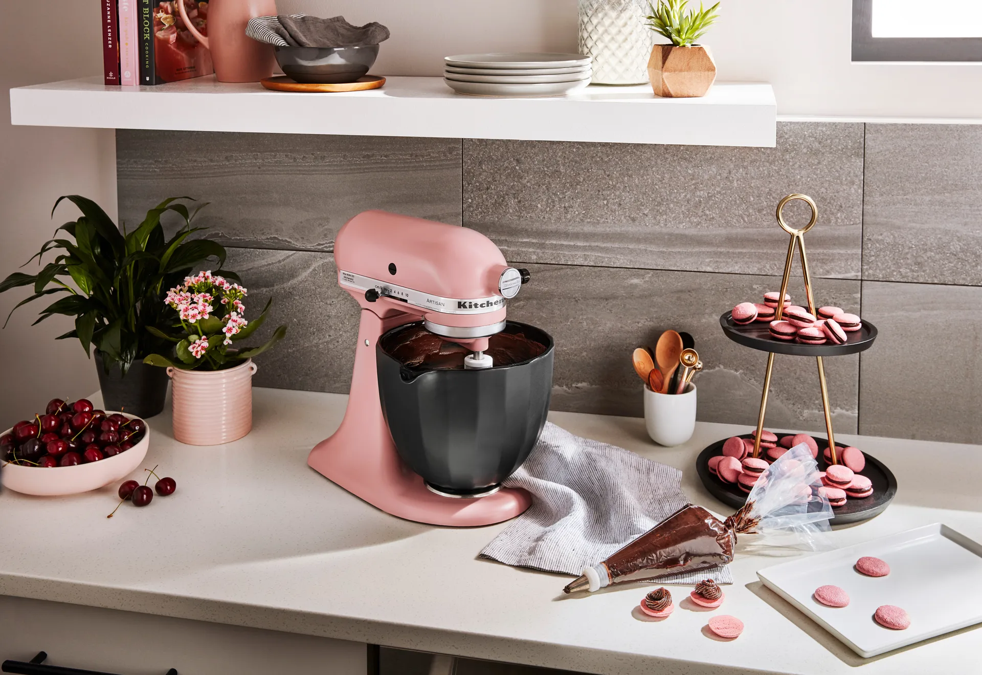 KitchenAid keraaminen kulho kahvalla 4,7 L, Black shell KitchenAid