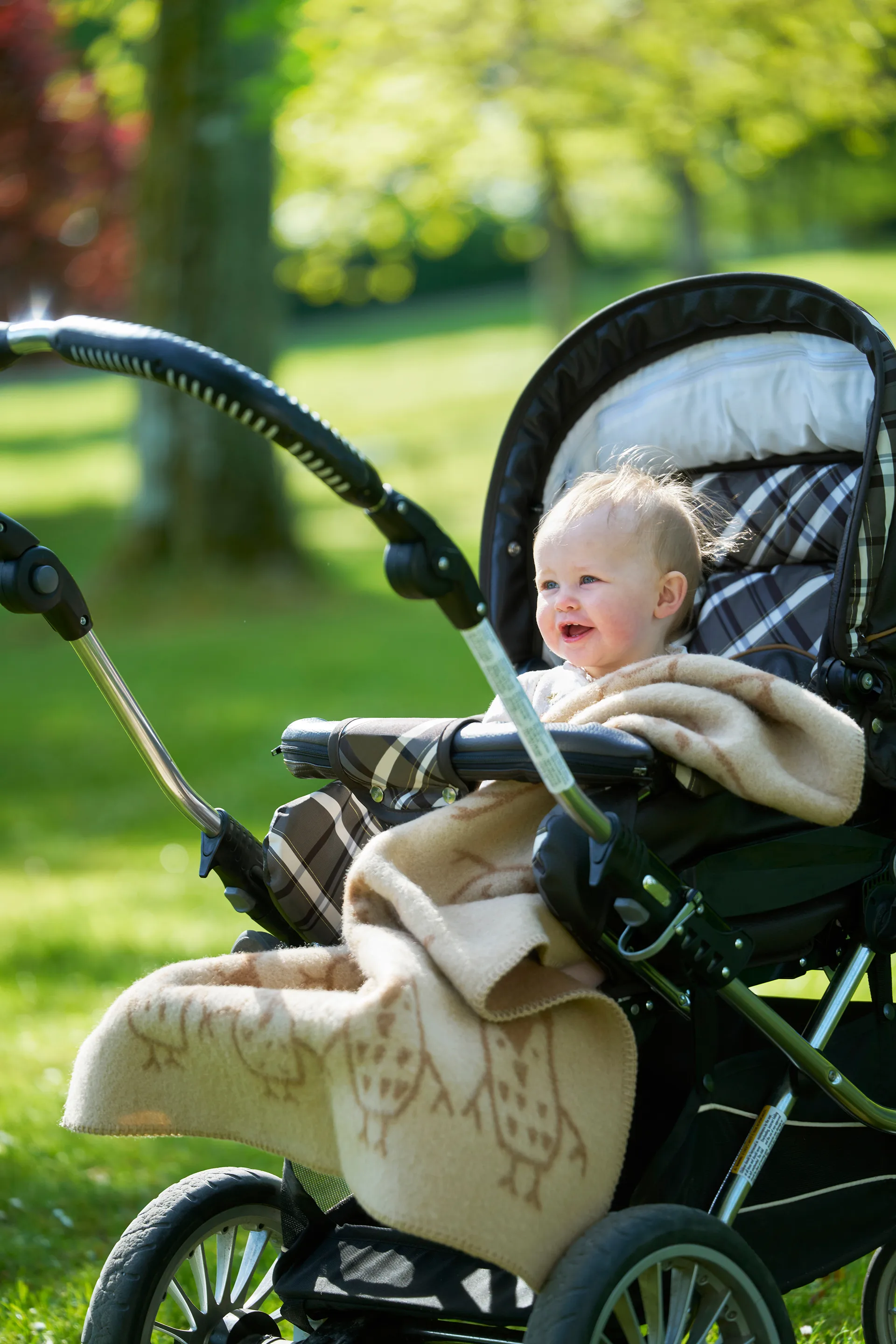 Hand in hand pehmopeitto 34x40 cm, Taupe Klippan Yllefabrik