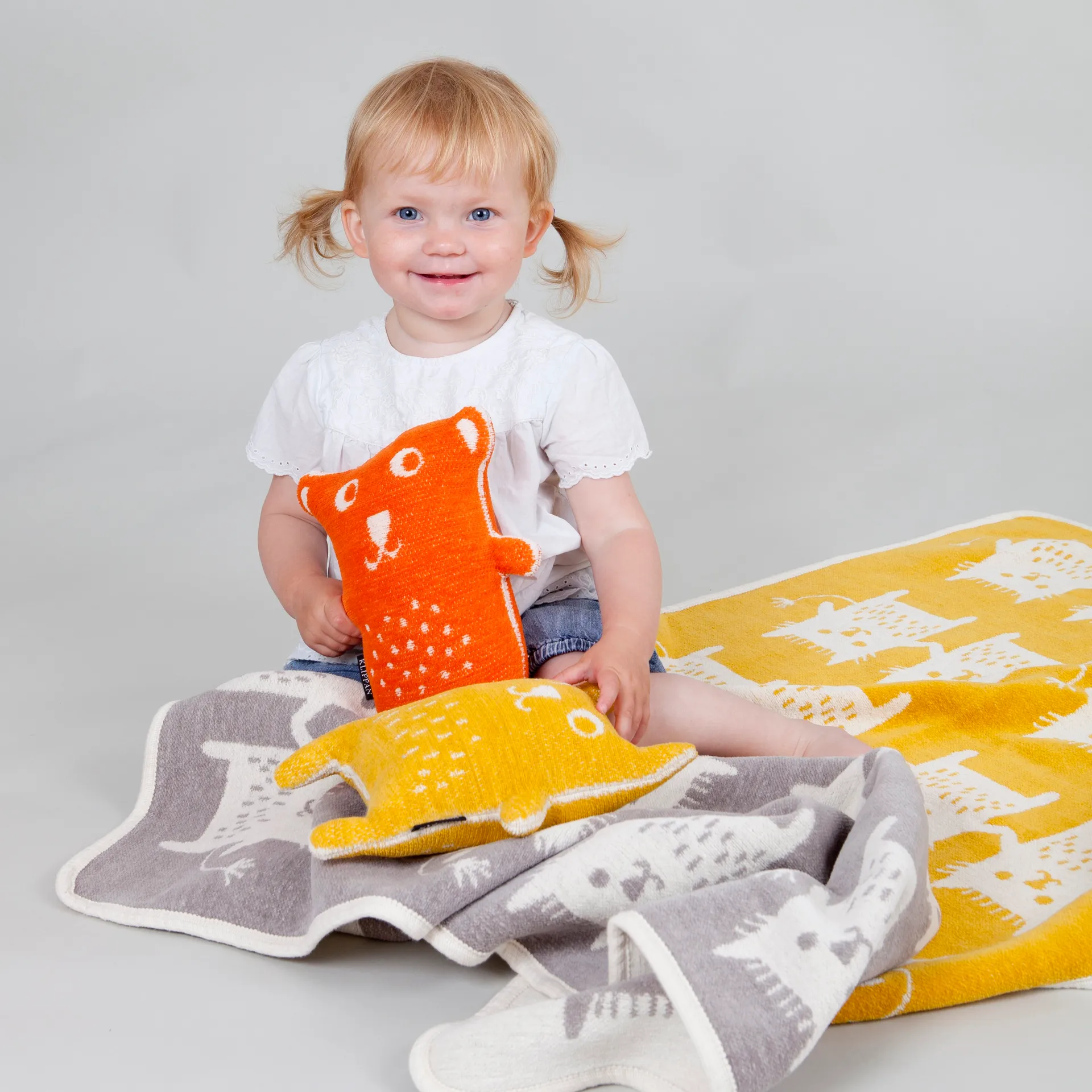 Little me -chenillehuopa, keltainen Klippan Yllefabrik