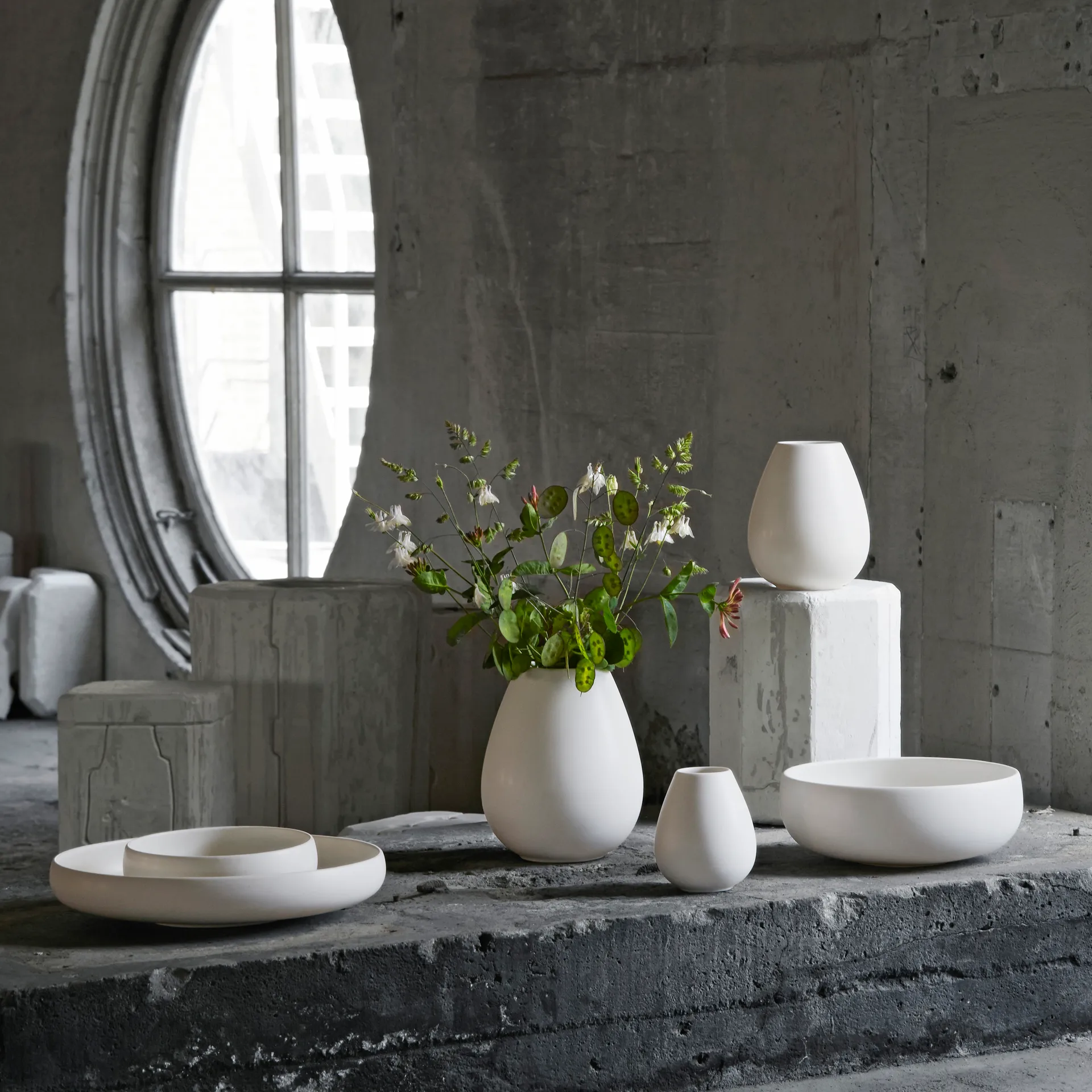 Earth tarjoilulautanen 38 cm, Kalkki-valkoinen Knabstrup Keramik