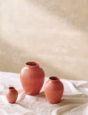 Knabstrup maljakko uritettu 27 cm - Koralli - Knabstrup Keramik