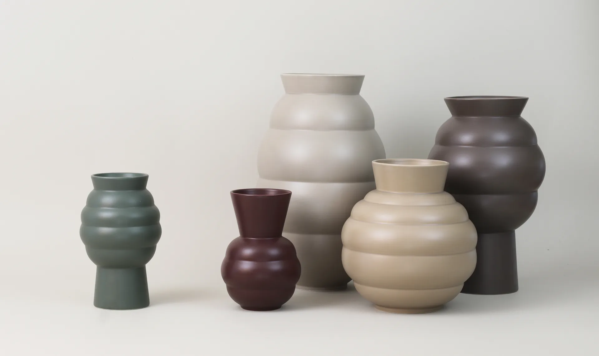 Tortus Archie vaasi No4 37 cm, Tummanharmaa Knabstrup Keramik