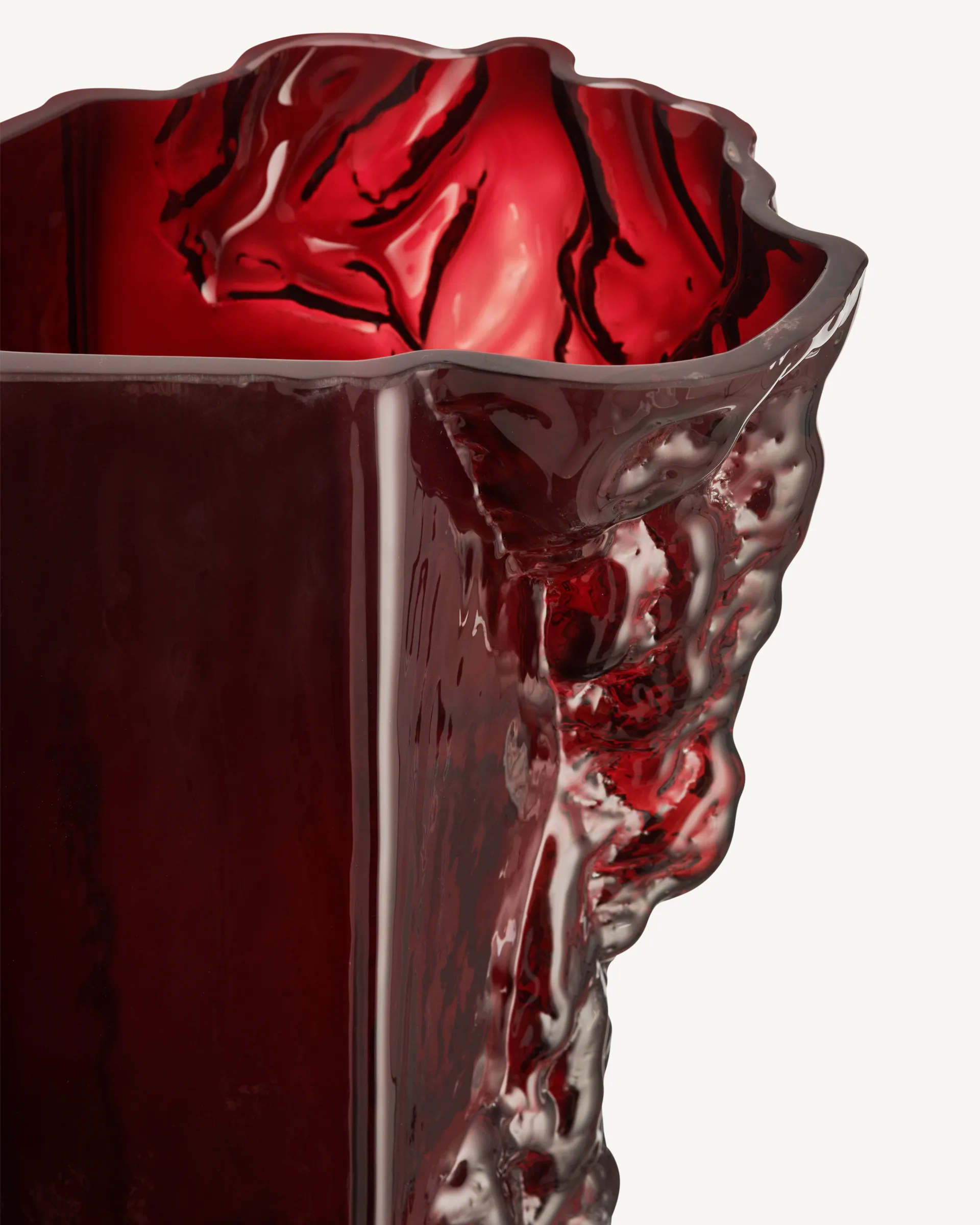 Rocky Baroque maljakko 35 cm, Oxblood Kosta Boda