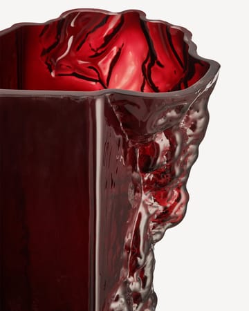 Rocky Baroque maljakko 35 cm - Oxblood - Kosta Boda