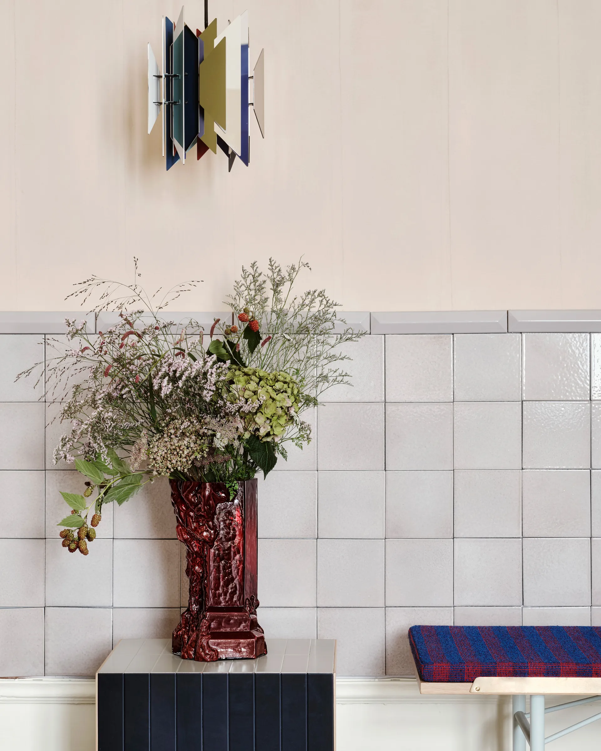 Rocky Baroque maljakko 35 cm, Oxblood Kosta Boda