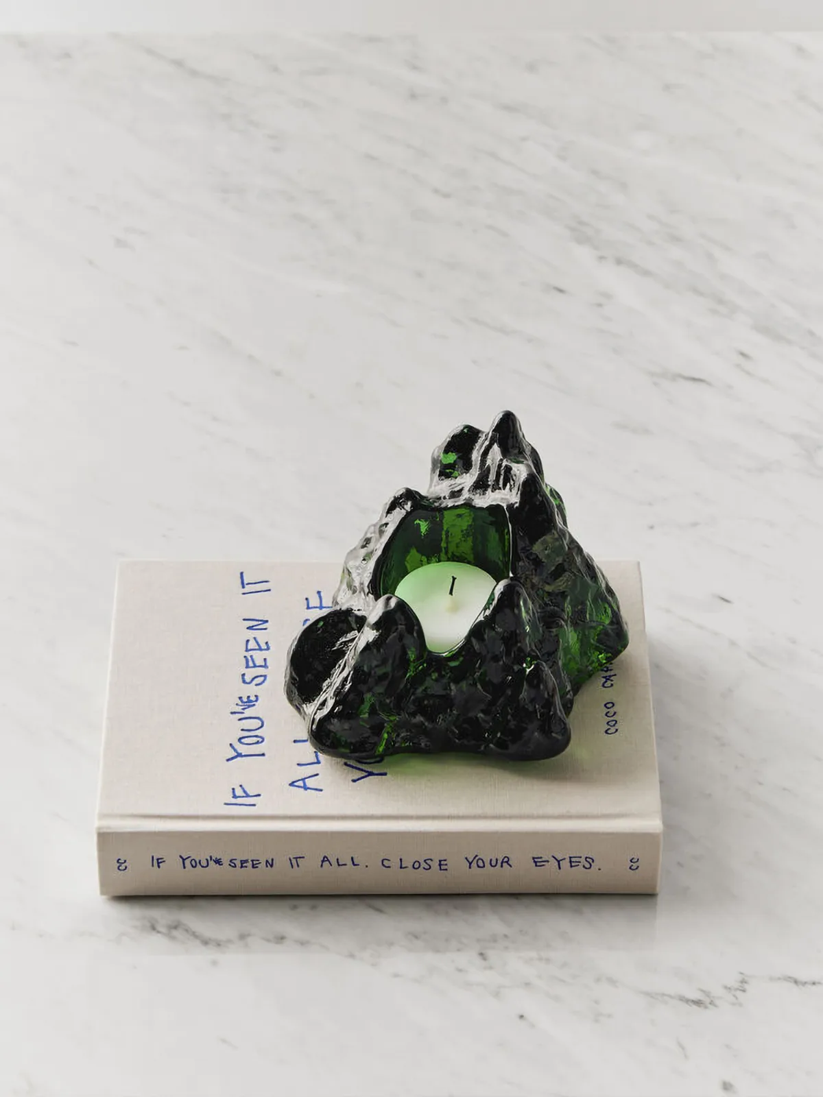 The Rock kynttilälyhty 91 mm, Smaragdin vihreä Kosta Boda