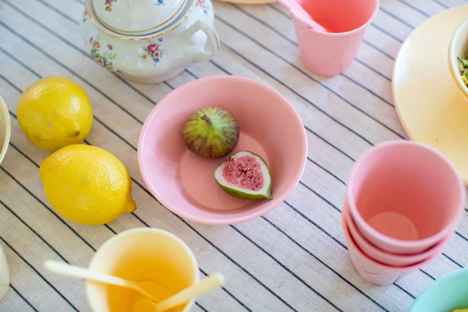 Nora Macarons astiasto 16 osaa., Monivärinen Koziol