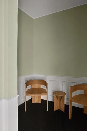 Collector tuoli - Lämmin lakattu tammi-pähkinä - Kristina Dam Studio