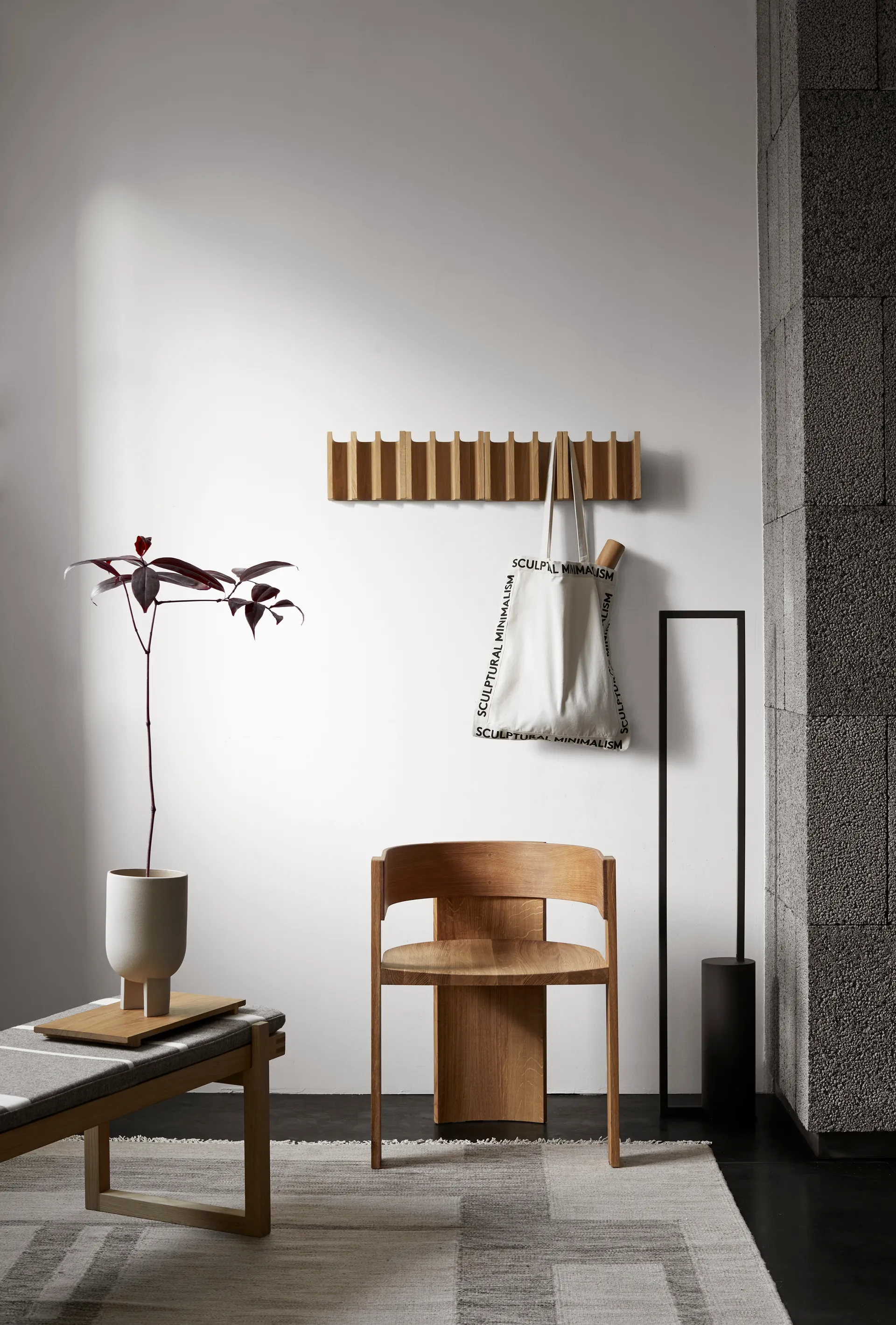 Collector tuoli, Lämmin lakattu tammi-pähkinä Kristina Dam Studio