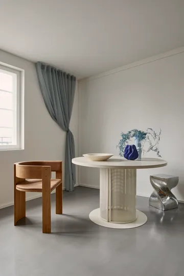 Collector tuoli - Lämmin lakattu tammi–konjakinvärinen nahka - Kristina Dam Studio