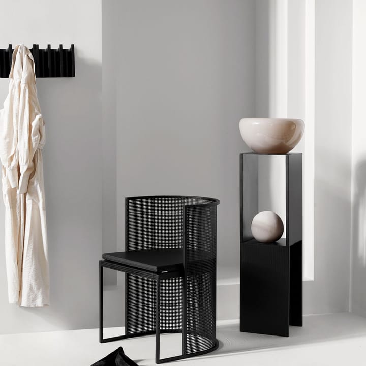 Column vaateripustin, Oak black lacquered Kristina Dam Studio