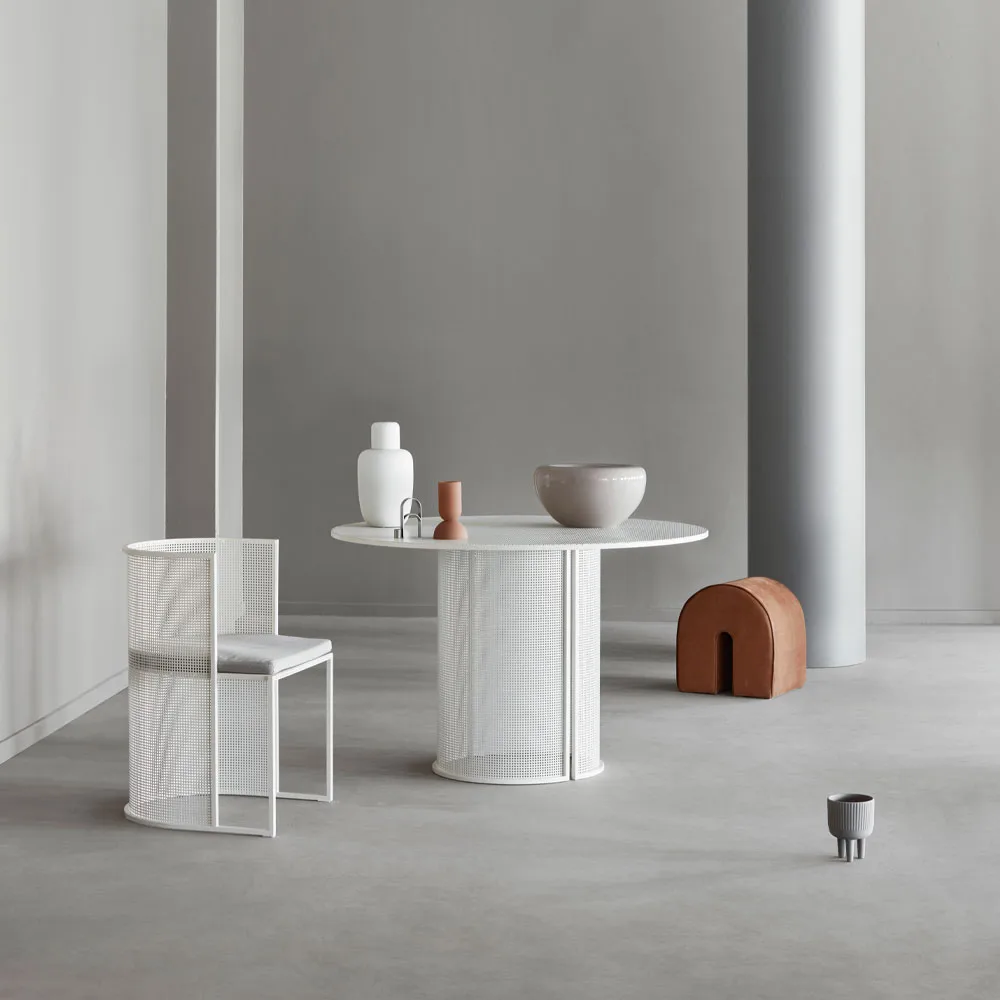 Curved istuinrahi, Nahka black Kristina Dam Studio