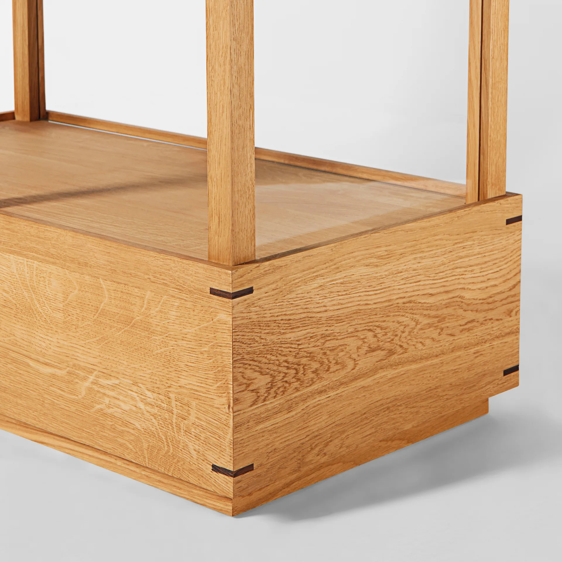 Japanilainen vitriinikaappi large, Lämmin öljytty tammi Kristina Dam Studio