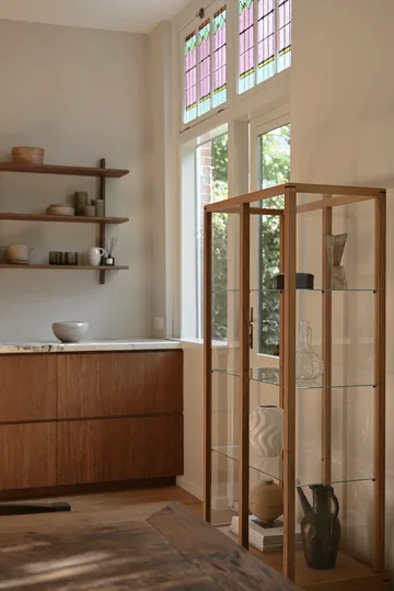 Japanilainen vitriinikaappi large - Lämmin öljytty tammi - Kristina Dam Studio