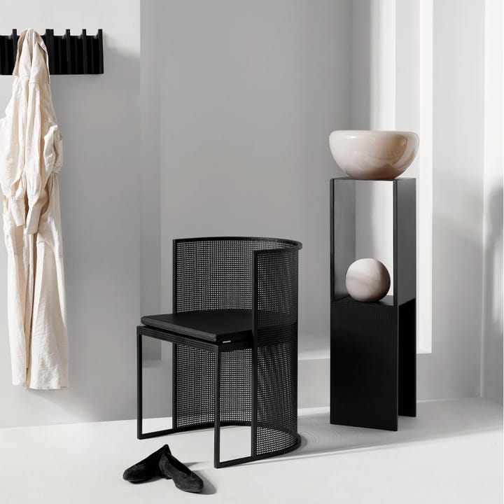 Pedestal sivupöytä - Black - Kristina Dam Studio