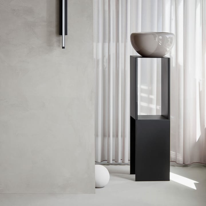 Pedestal sivupöytä, Black Kristina Dam Studio