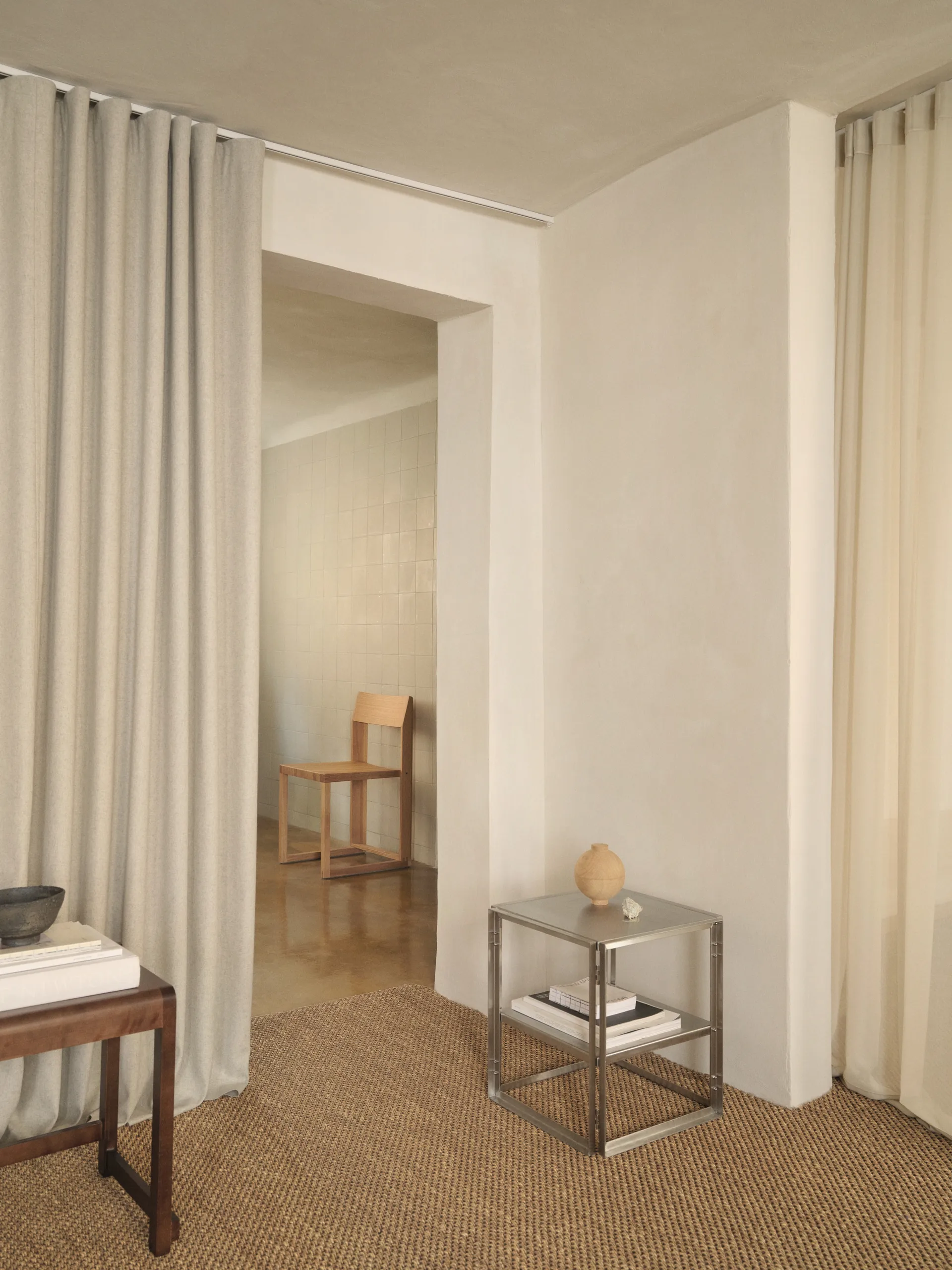 Taittuva sivupöytä 40×40 cm, Harjattu ruostumaton teräs Kristina Dam Studio