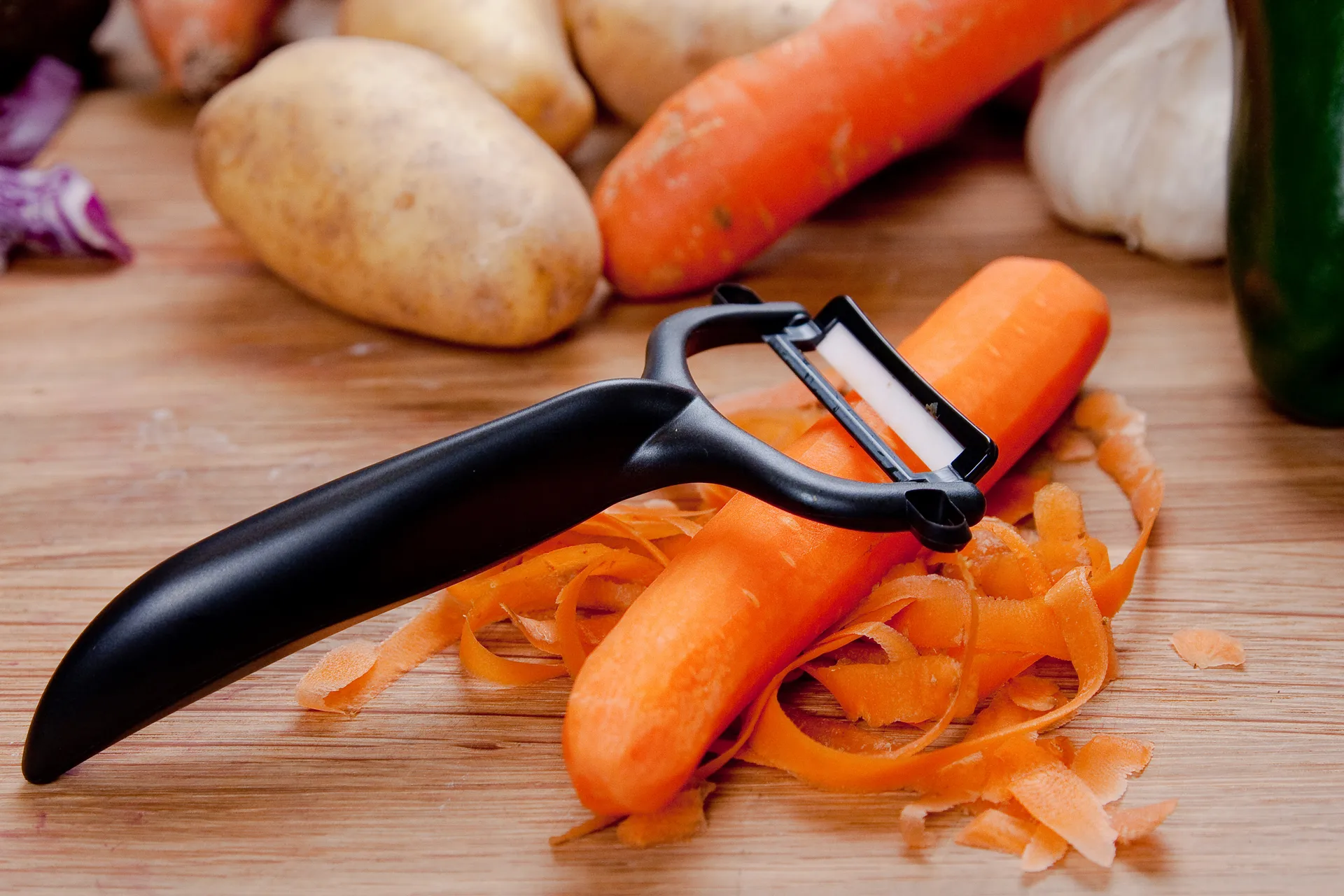 Kyocera keraaminen kuorimaveitsi malli T, Musta Kyocera